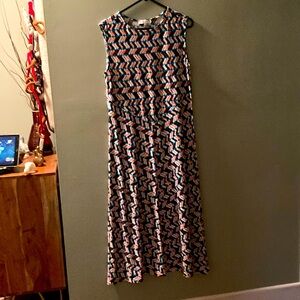 Very pretty Chaus polyester machine washable easy packable like new